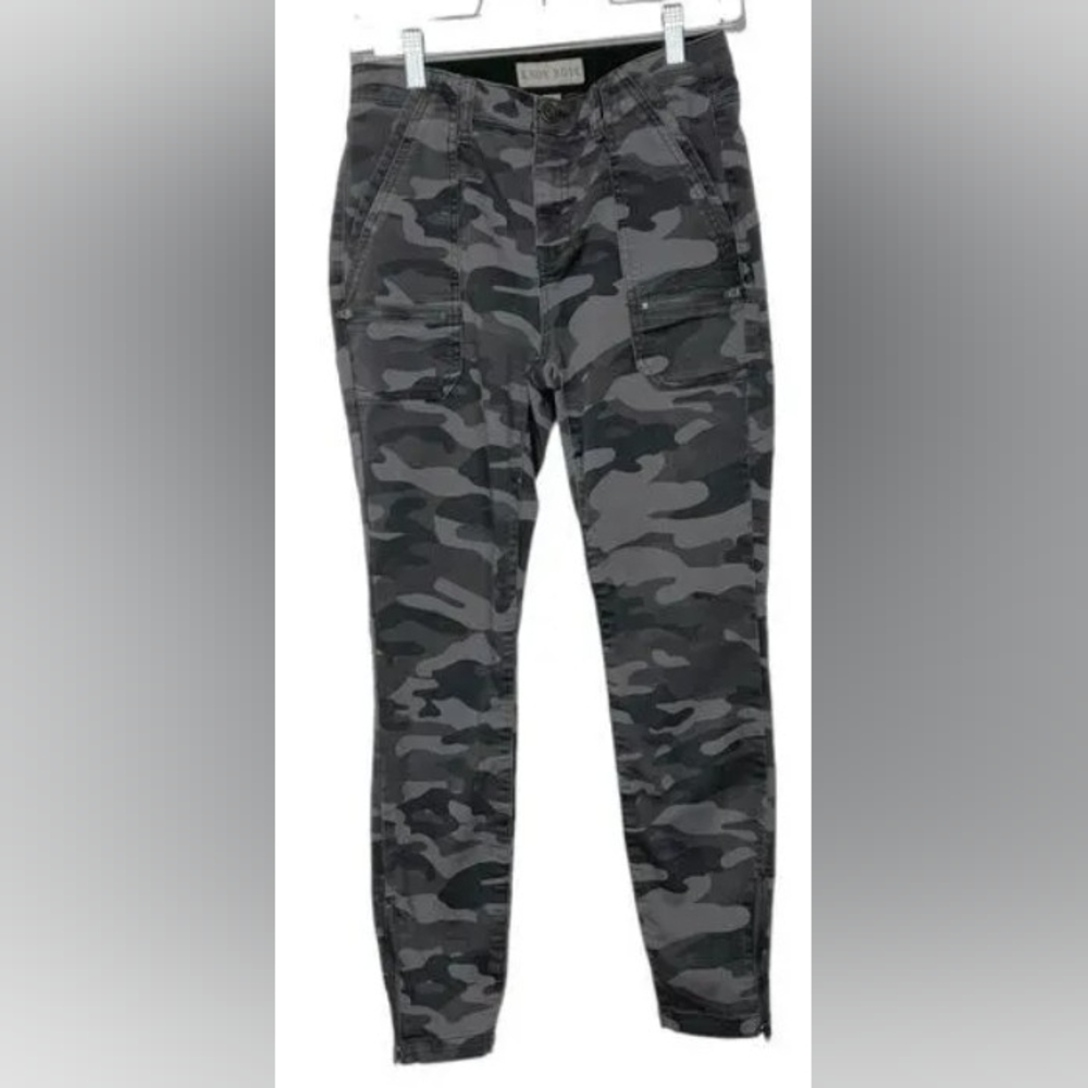 Knox Rose Gray Camo Cargo Jeans Size 4